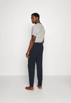 Pier One 2 PackPantaloni Del PigiamaDark Blue/Mottled Light Grey Uomo Per La Notte PI982L00I-K16 9 Pier One 2 PackPantaloni Del PigiamaDark Blue/Mottled Light Grey Uomo Per La Notte PI982L00I-K16 -Pier One 058df6f0d3f34a2aaf1cb22da08558a8 scaled