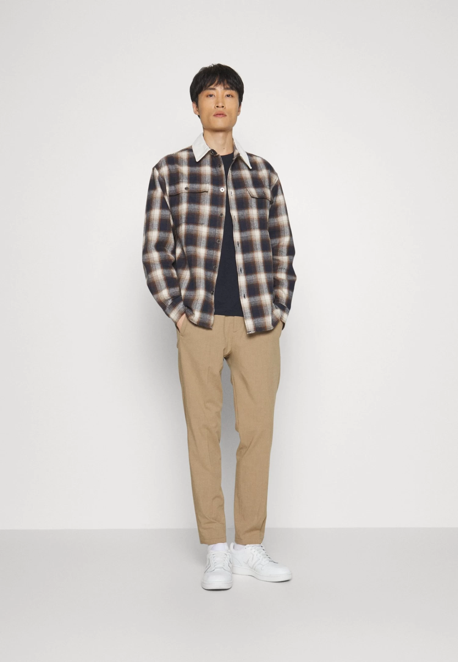 Pier One Giacca LeggeraBeige/Dark Blue Uomo Giacche PI922D0ET-B11 2 Pier One Giacca LeggeraBeige/Dark Blue Uomo Giacche PI922D0ET-B11 - immagine 2