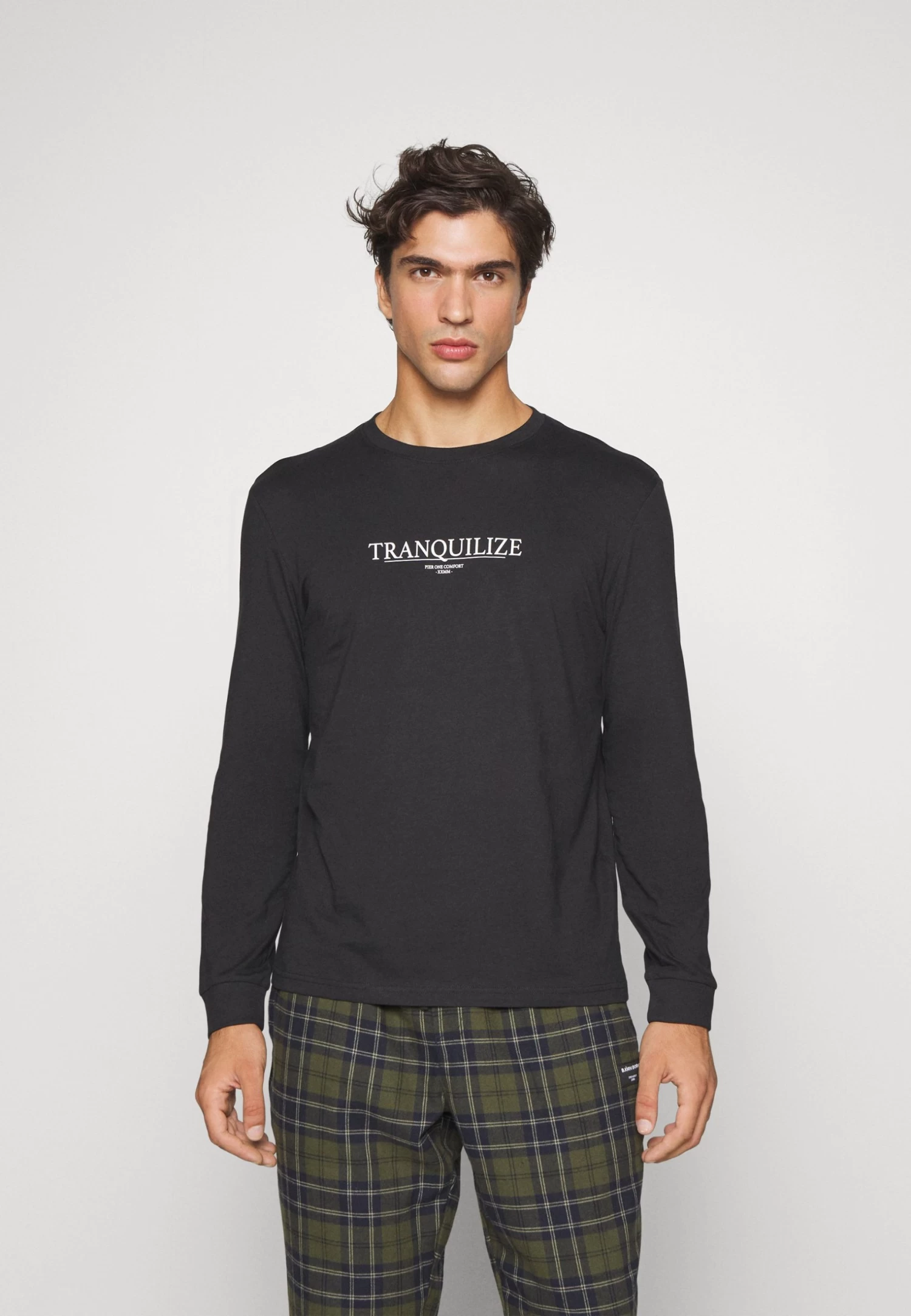 Pier One Maglia Del PigiamaBlack Uomo Per La Notte PI982N00D-Q11 1 Pier One Maglia Del PigiamaBlack Uomo Per La Notte PI982N00D-Q11