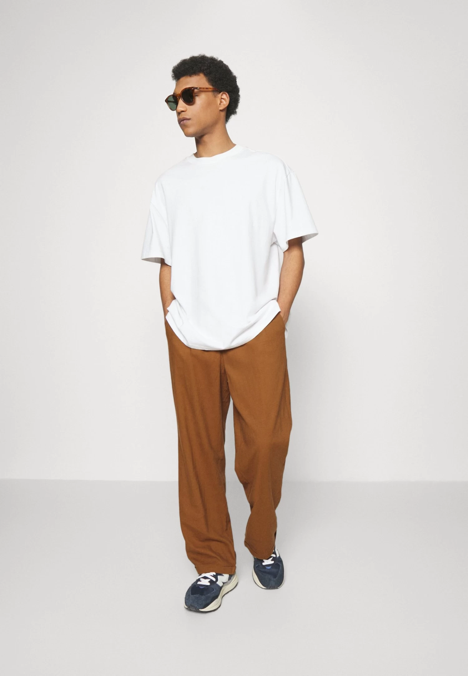 Pier One Drawcord Trousers Linen BlendPantaloniBrown Uomo Pantaloni PI922E05A-O11 2 Pier One Drawcord Trousers Linen BlendPantaloniBrown Uomo Pantaloni PI922E05A-O11 - immagine 2