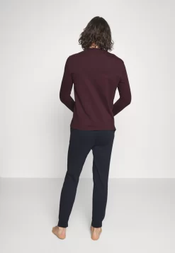 Pier One Pigiama Dark Blue/Bordeaux Uomo Per La Notte PI982M033-K14 8 Pier One Pigiama Dark Blue/Bordeaux Uomo Per La Notte PI982M033-K14 -Pier One 34a871e63fd34211ac4e777f2698adc7 scaled