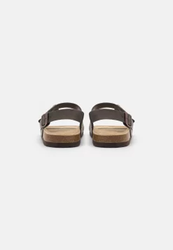 Pier One Unisex - Sandali - Dark Brown 8 Pier One Unisex - Sandali - Dark Brown -Pier One 3ab13fc8e6dd44d39a02f99a9fd8e8e2 scaled