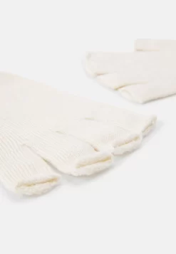 Pier One Guanti Mezze DitaOff-White Uomo Guanti PI952A01B-A11 -Pier One 4a6fb66132f44c6cb289bcf38d6b1c01 scaled