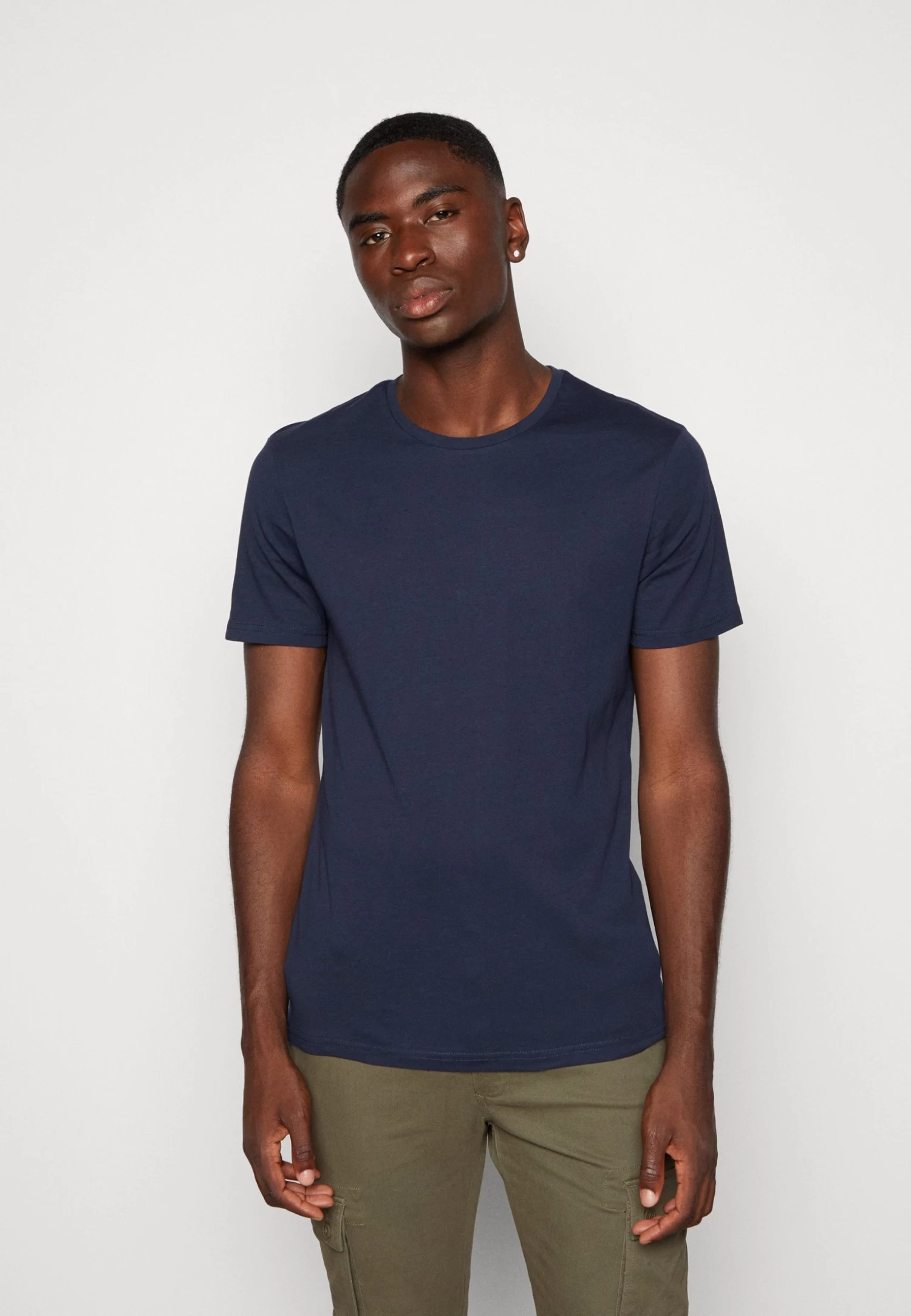 Pier One Unisex 5 PackT-Shirt BasicBlack /Dark Blue/Dark Green Donna T-shirt E Top PI921001F-Q11 6 Pier One Unisex 5 PackT-Shirt BasicBlack /Dark Blue/Dark Green Donna T-shirt E Top PI921001F-Q11 - immagine 6