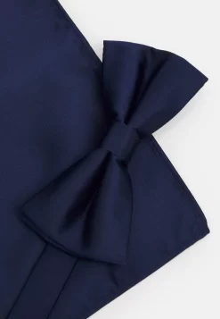 Pier One SetFazzoletti Da Taschino Dark Blue Uomo Completi E Cravatte PI952R03B-K11 -Pier One 4d3d06ee29cd456e8d877f6a3ce17af0 scaled