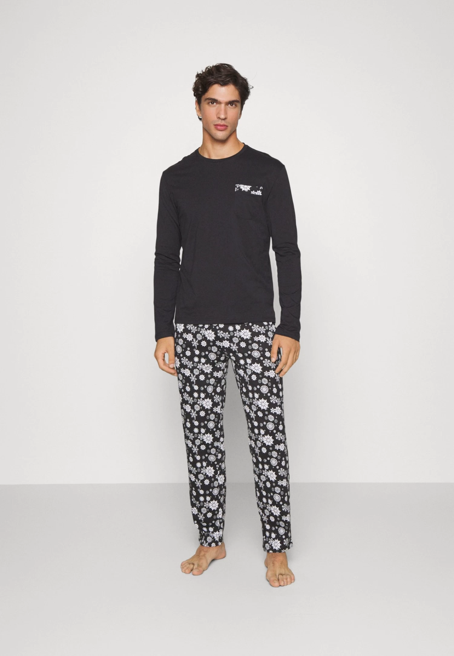 Pier One PigiamaBlack Uomo Per La Notte PI982M048-Q11 2 Pier One PigiamaBlack Uomo Per La Notte PI982M048-Q11 - immagine 2