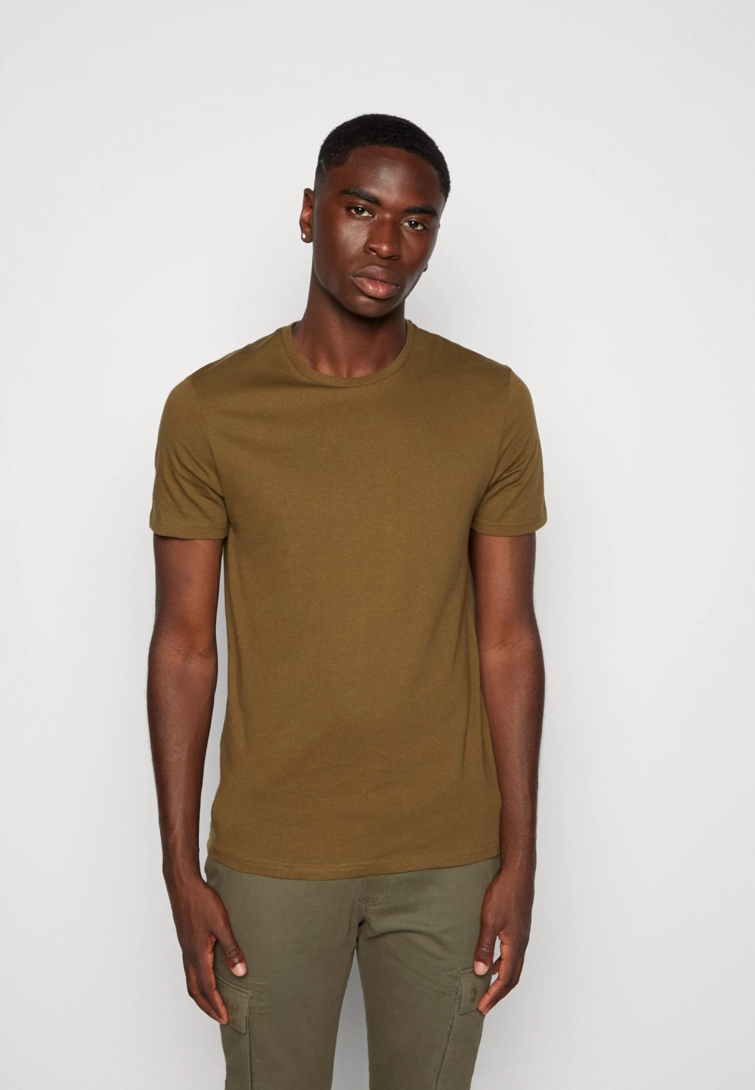 Pier One Unisex 5 PackT-Shirt BasicBlack /Dark Blue/Dark Green Donna T-shirt E Top PI921001F-Q11 7 Pier One Unisex 5 PackT-Shirt BasicBlack /Dark Blue/Dark Green Donna T-shirt E Top PI921001F-Q11 - immagine 7