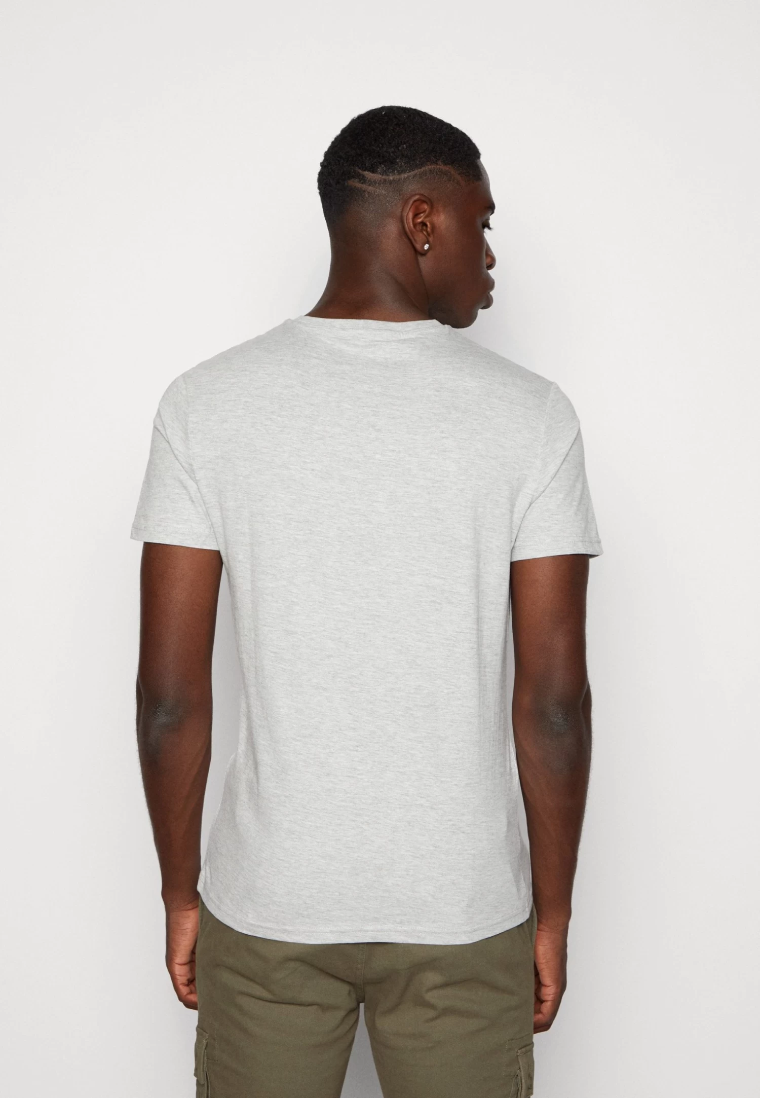 Pier One Unisex 5 PackT-Shirt BasicBlack /Dark Blue/Dark Green Donna T-shirt E Top PI921001F-Q11 3 Pier One Unisex 5 PackT-Shirt BasicBlack /Dark Blue/Dark Green Donna T-shirt E Top PI921001F-Q11 - immagine 3