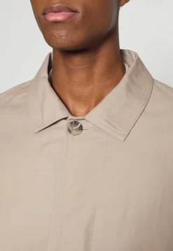 Pier One Commuter Coat Cappotto CortoTan Uomo Cappotti PI922T04G-B11 11 Pier One Commuter Coat Cappotto CortoTan Uomo Cappotti PI922T04G-B11 -Pier One 64e4c0abaebf41b497d5537b02c36b22 scaled