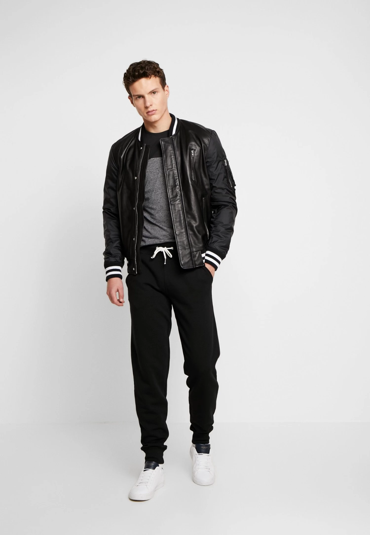 Pier One T-Shirt Con StampaBlack Uomo T-shirt E Polo PI922O0GX-Q11 2 Pier One T-Shirt Con StampaBlack Uomo T-shirt E Polo PI922O0GX-Q11 - immagine 2