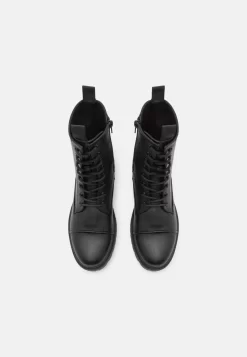 Pier One UnisexStivaletti StringatiBlack Uomo Stivaletti/Stivali PI915K00F-Q11 -Pier One 681b86ac3fb04638bb8e3999d5a95664 scaled