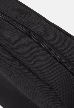 Pier One TrousseBlack Uomo Borse PI952H06N-Q11 -Pier One 6b8bd890dcad4cf6adb25ca1146f7127 scaled