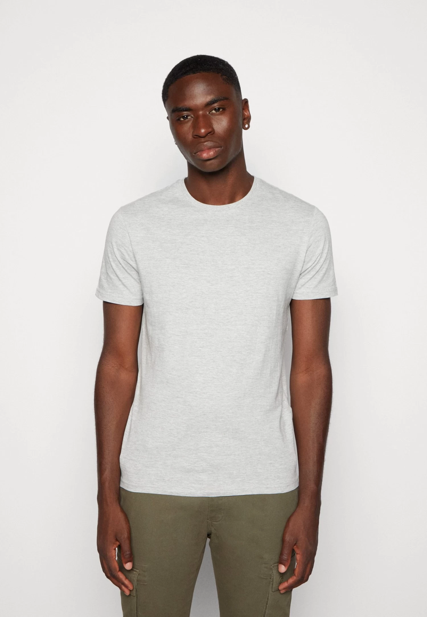 Pier One Unisex 5 PackT-Shirt BasicBlack /Dark Blue/Dark Green Donna T-shirt E Top PI921001F-Q11 2 Pier One Unisex 5 PackT-Shirt BasicBlack /Dark Blue/Dark Green Donna T-shirt E Top PI921001F-Q11 - immagine 2