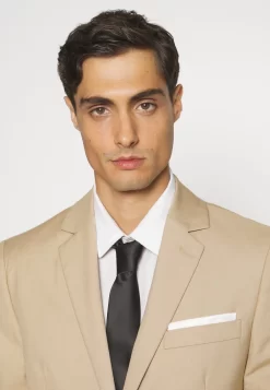 Pier One CompletoBeige Uomo Completi E Cravatte PI922A02G-B11 -Pier One 90f2244d9aa04873afca7da008371871 scaled