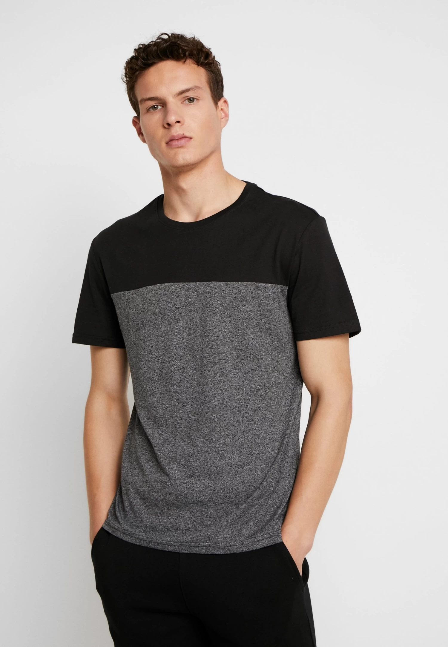 Pier One T-Shirt Con StampaBlack Uomo T-shirt E Polo PI922O0GX-Q11 1 Pier One T-Shirt Con StampaBlack Uomo T-shirt E Polo PI922O0GX-Q11