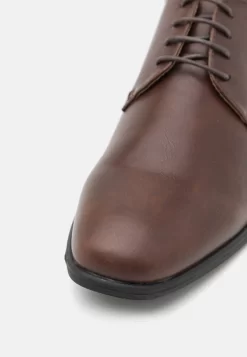 Pier One Stringate ElegantiDark Brown Uomo Scarpe Eleganti PI912M0D3-O12 11 Pier One Stringate ElegantiDark Brown Uomo Scarpe Eleganti PI912M0D3-O12 -Pier One b1e173ca55054c7f9bde20d754ffa6d2 scaled