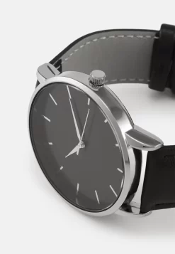 Pier One Orologio - Black/Silvercoloured 7 Pier One Orologio - Black/Silvercoloured -Pier One b21304d4d8ec4553ac54e4d73133cd2c scaled