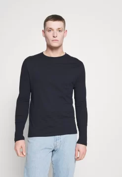 Pier One 5 PackMaglietta A Manica LungaWhite/Dark Blu/Grey Uomo T-shirt E Polo PI922O0RB-A11 -Pier One b6bd0ebd2c8b455da43c6a1b757461c3 scaled