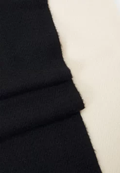 Pier One Set UnisexSciarpaBlack/Off-White Donna Sciarpe PI954G01O-Q11 -Pier One c81a6b5f93124c42941c6b423805c664 scaled