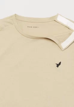 Pier One T-Shirt BasicBeige Uomo T-shirt E Polo PI922O0WD-B11 -Pier One d87dc529201e4b3d9758c8fdbae4633b scaled
