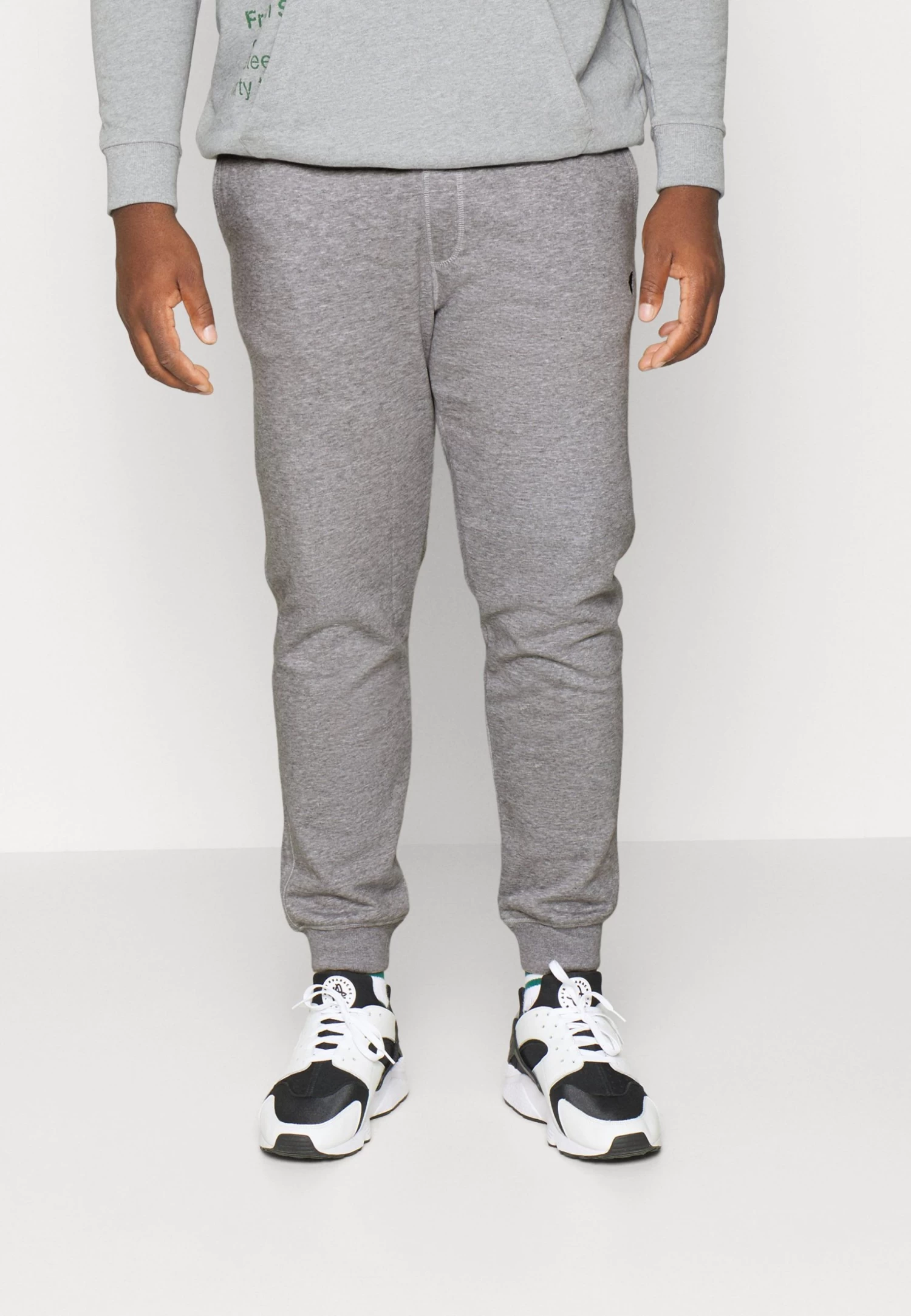 Pier One Pantaloni SportiviGrey Uomo Pantaloni Sportivi E Joggers PI922E051-C11 1 Pier One Pantaloni SportiviGrey Uomo Pantaloni Sportivi E Joggers PI922E051-C11