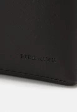 Pier One Borsa A TracollaBlack Uomo Borse PI952H06J-Q11 -Pier One e915708ca5644c8ab80ec337b97dafc5 scaled