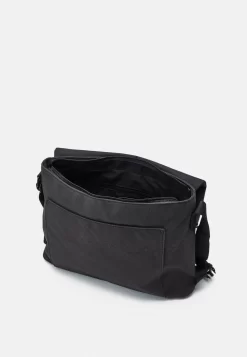 Pier One Borsa A TracollaBlack Uomo Borse PI952H06R-Q11 7 Pier One Borsa A TracollaBlack Uomo Borse PI952H06R-Q11 -Pier One e9d80a78c46943a49a930a4746340b79 scaled
