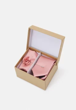 Pier One SetAltri AccessoriPink Uomo Cravatte E Accessori PI952R03D-J11 6 Pier One SetAltri AccessoriPink Uomo Cravatte E Accessori PI952R03D-J11 -Pier One ecc40dfacdcc4f4e875d92878e9ced65 scaled
