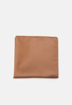 Pier One SetFazzoletti Da TaschinoBrown Uomo Completi E Cravatte PI952R03B-O11 7 Pier One SetFazzoletti Da TaschinoBrown Uomo Completi E Cravatte PI952R03B-O11 -Pier One eefe6c241fd14112a1cba0b63a67771d scaled