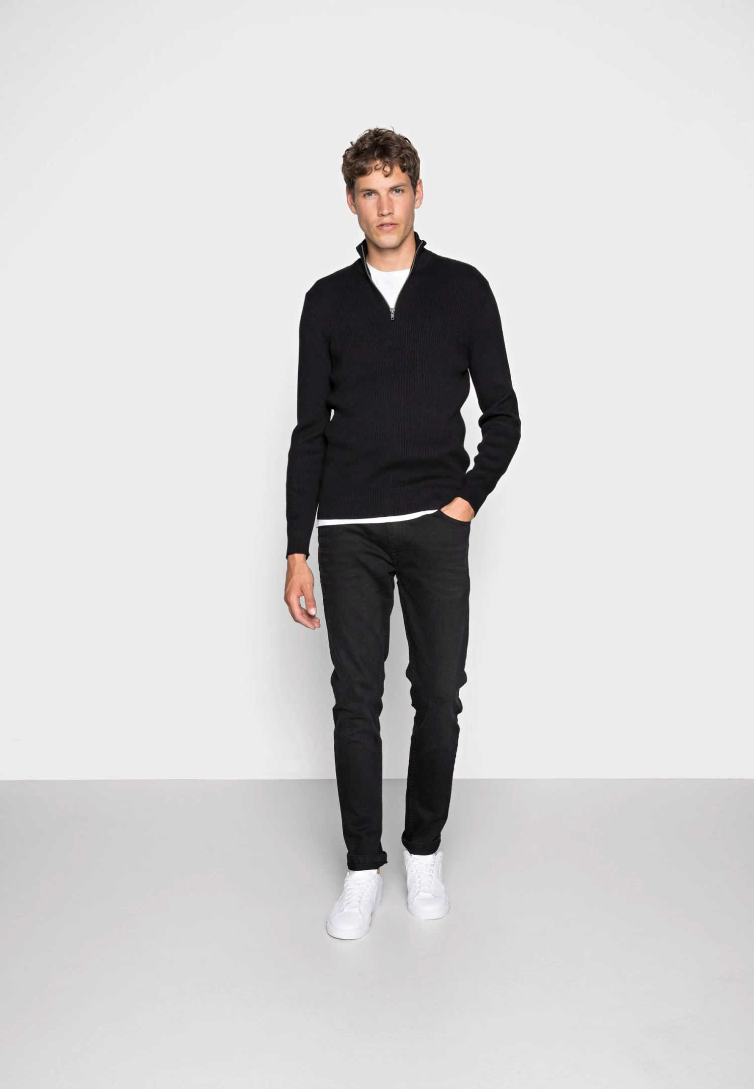 Pier One Jeans Skinny FitBlack Denim Uomo Jeans YO122G04G-Q12 2 Pier One Jeans Skinny FitBlack Denim Uomo Jeans YO122G04G-Q12 - immagine 2