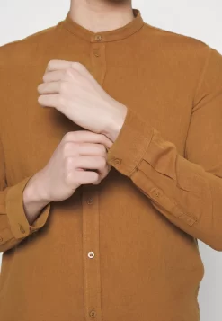 Pier One CamiciaBrown Uomo Camicie PI922D0B0-O11 -Pier One faeba68eecc4494995c67e96fe51b105 scaled