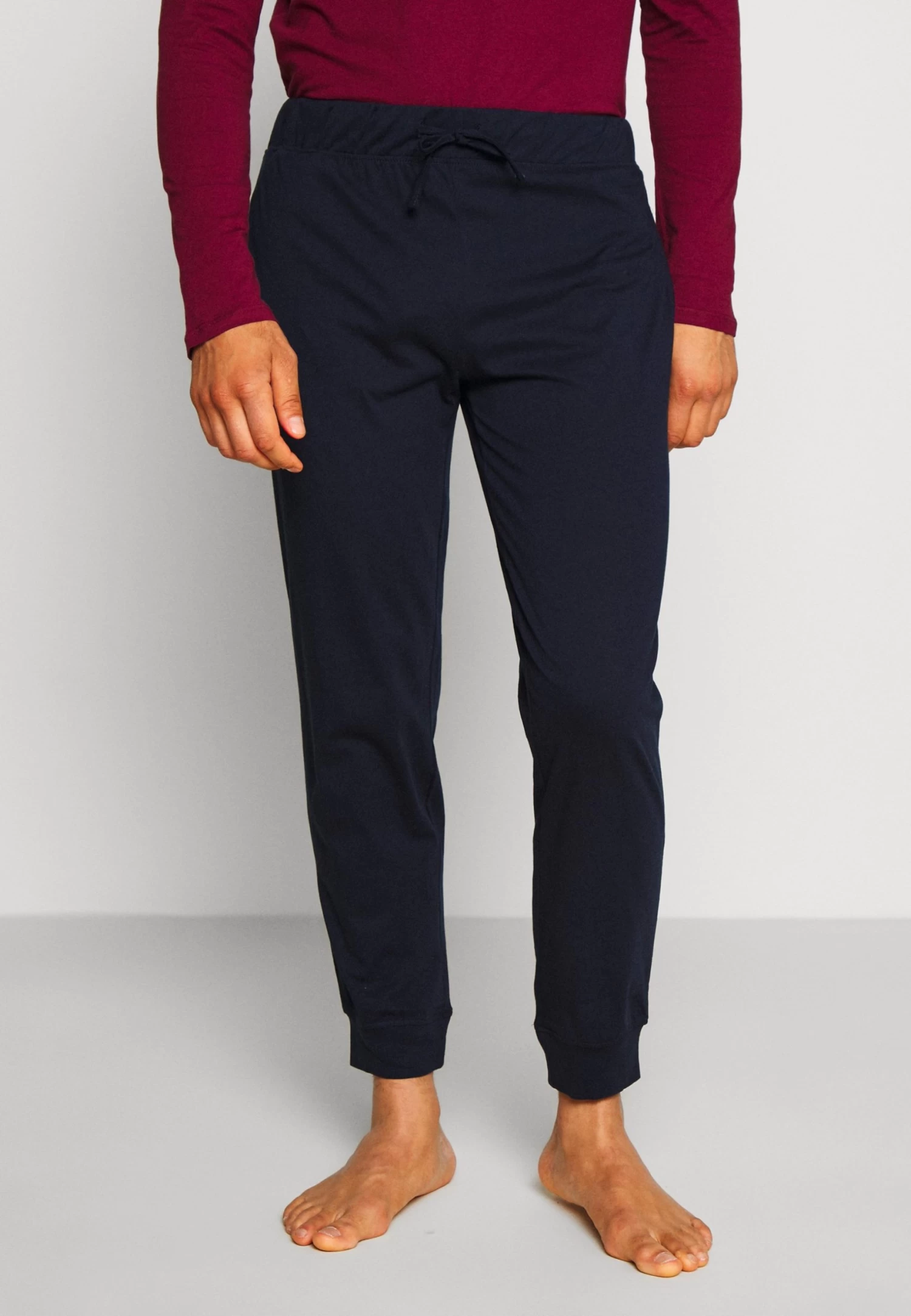 Pier One 2 PackPantaloni Del PigiamaDark Blue/Bordeaux Uomo Per La Notte PI982L00I-K11 4 Pier One 2 PackPantaloni Del PigiamaDark Blue/Bordeaux Uomo Per La Notte PI982L00I-K11 - immagine 4